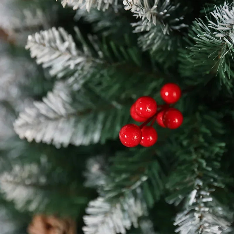 Para árvore de Natal nevosa tingida em PVC de 120 cm com pinhas e vermelha para decoração de shopping ou decoração de casa de Natal